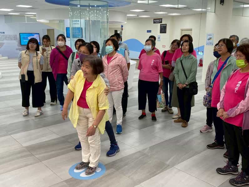 臺南市政府114年廉政志工教育訓練暨志願服務聯繫會議廉政志工體驗再生水廠環教中心內部設有AR、VR及多媒體體感互動