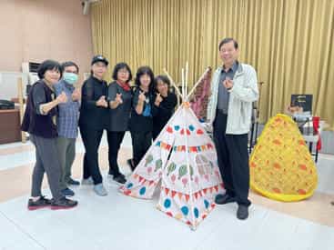 嘉義市政風處攜手廉政志工 合力拍攝廉政話劇影片 深耕校園誠信教育共同製作道具