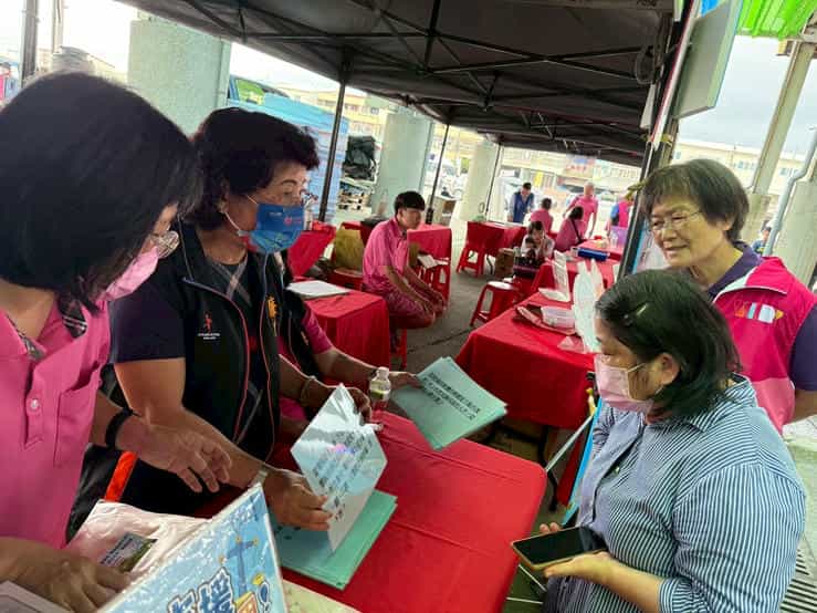 雲林廉政志工協助辦理「2025二崙鄉西瓜節暨模範母親表揚活動」廉政志工協助宣導情形