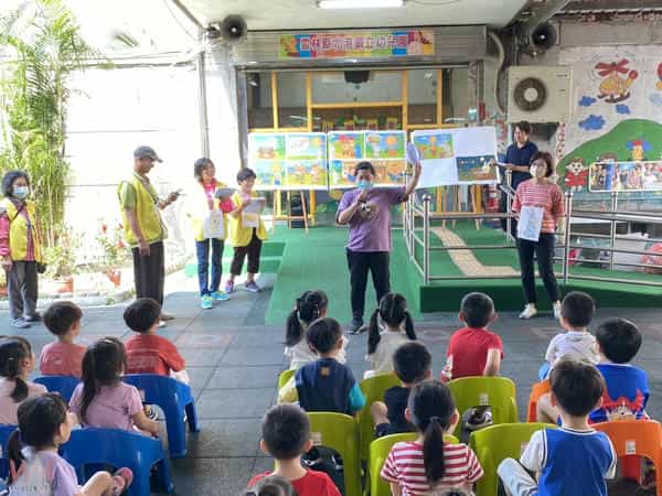 廉政志工北港小隊協助校園廉潔繪本《新森活：蹦蹦竹林的魔法》故事劇場宣導志工協助宣導情形