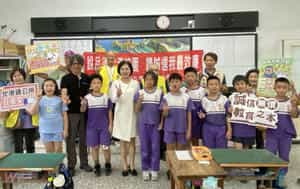 廉政志工北港小隊協助辦理「綠能×廉政」校園宣導與鎮長合影