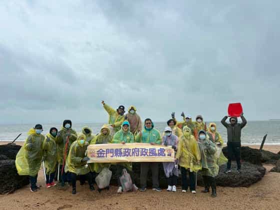 金門縣政府政風處攜手廉政志工守護海洋淨灘(貪)活動淨灘(貪)活動大合照