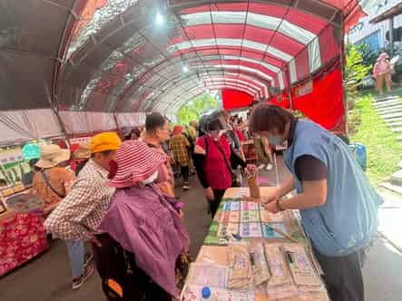 苗廉志工「2025造橋南瓜季」廉能宣導互動遊戲。