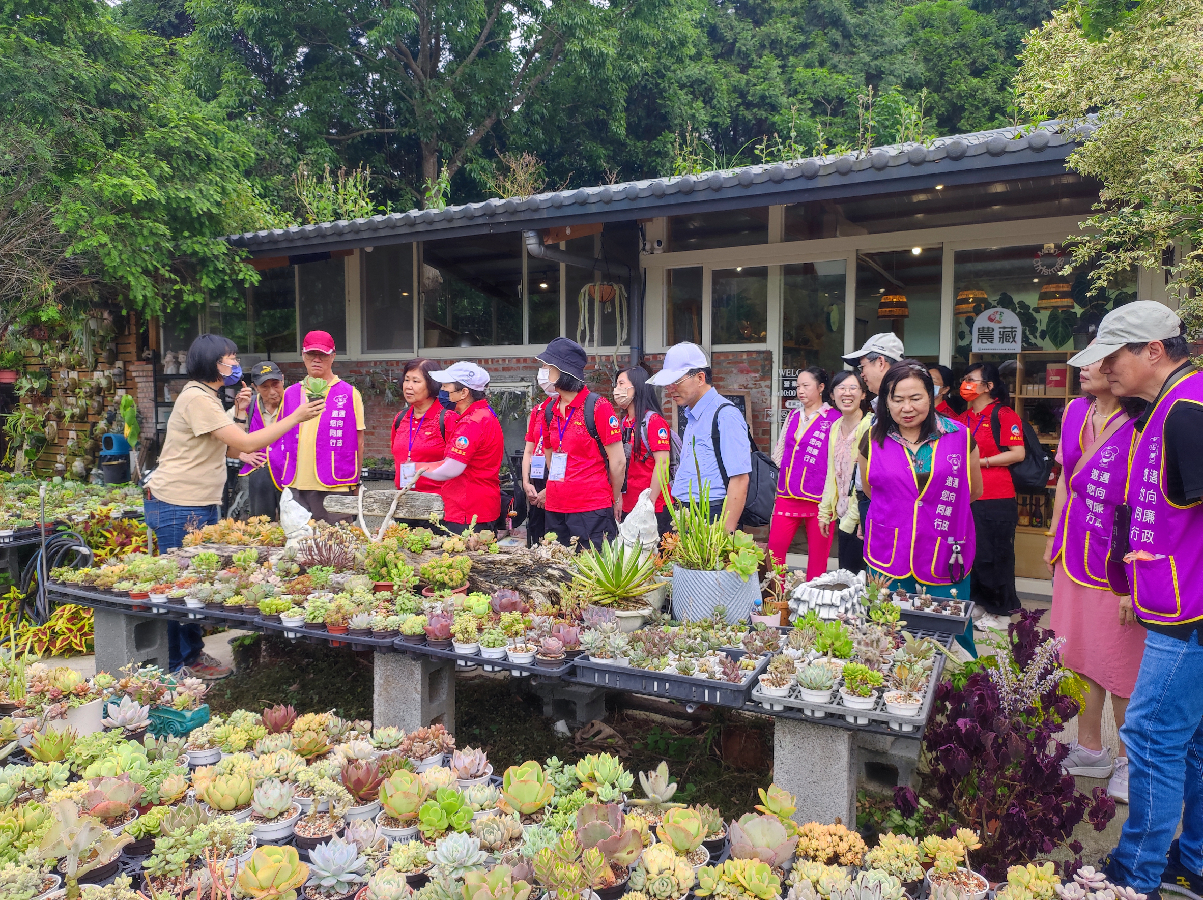 桃園市政府政風處辦理114年度「志匯同行，廉動桃金」桃園金門廉政志工跨域交流研習繞山花園區導覽