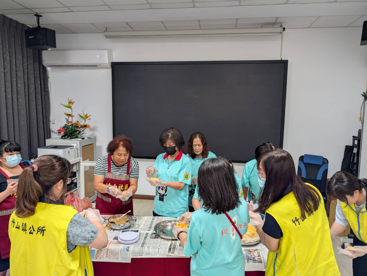 志在廉心 攜手誠『食』竹山鎮公所辦理志工訓練，攜手守護食安與廉政志工熱情投入活動，收穫滿滿