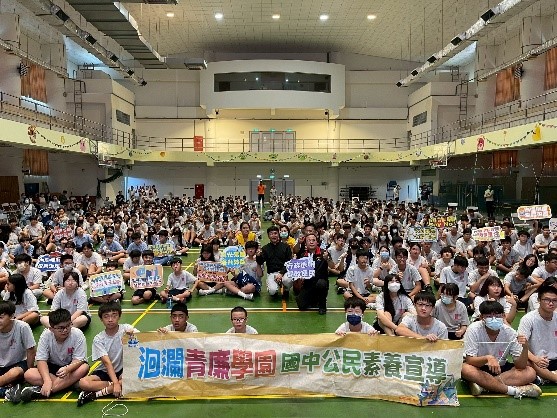 花蓮政風處攜手廉政志工-「用經驗點亮誠信種子．與孩子共築青廉未來」廉政志工至宜昌國中宣導