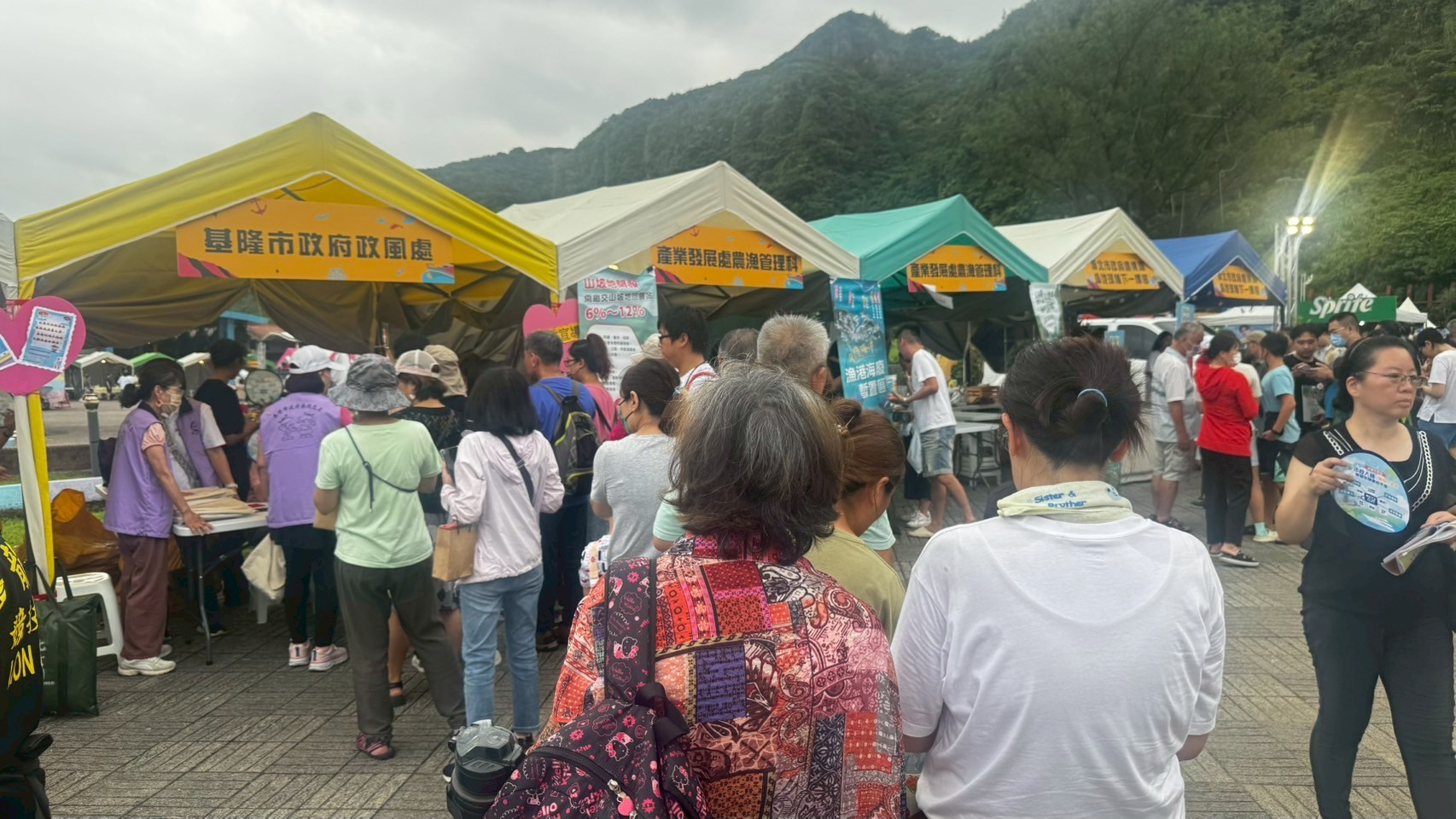 基隆市政府廉政志工協助辦理「2025基隆浪曲嘉年華 KEELUNG LOUNGE FESTIVAL活動」反貪觀念2025基隆浪曲嘉年華廉政宣導照片