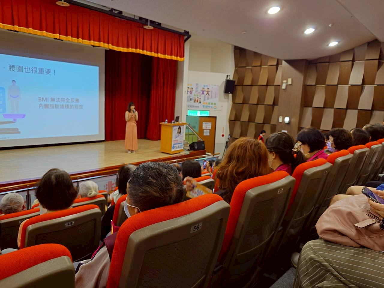 嘉義市政府攜手醫院辦理健康講座　廉政志工收穫滿滿廉政志工認真聽講