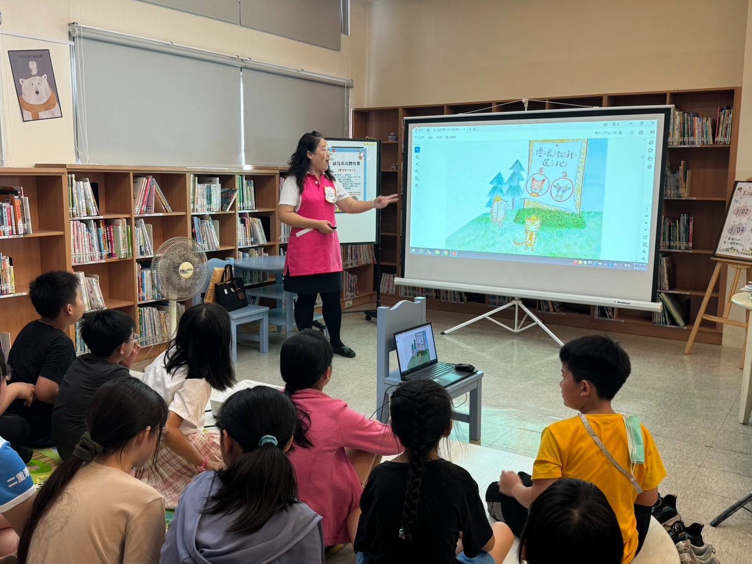 臺南志工說故事-「廉潔從幼童說起　誠信在校園萌芽」廉政志工於臺南市北門圖書館以廉政繪本說故事