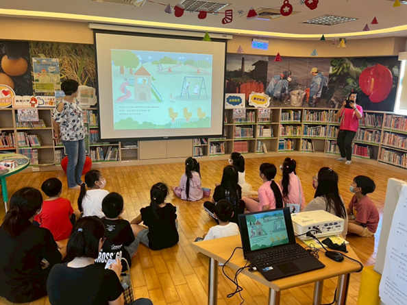 臺南志工說故事-「廉潔從幼童說起　誠信在校園萌芽」廉政志工於臺南市六甲區圖書館協助老師以廉政繪本說故事