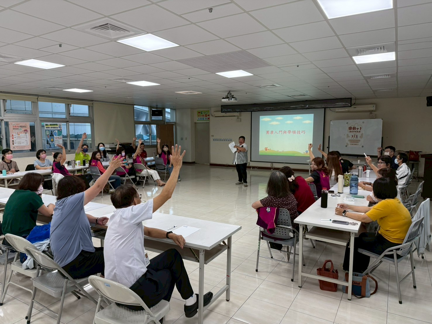 嘉市志工教育訓練登場　學習團康提升帶領力帶大家認識成員與互動