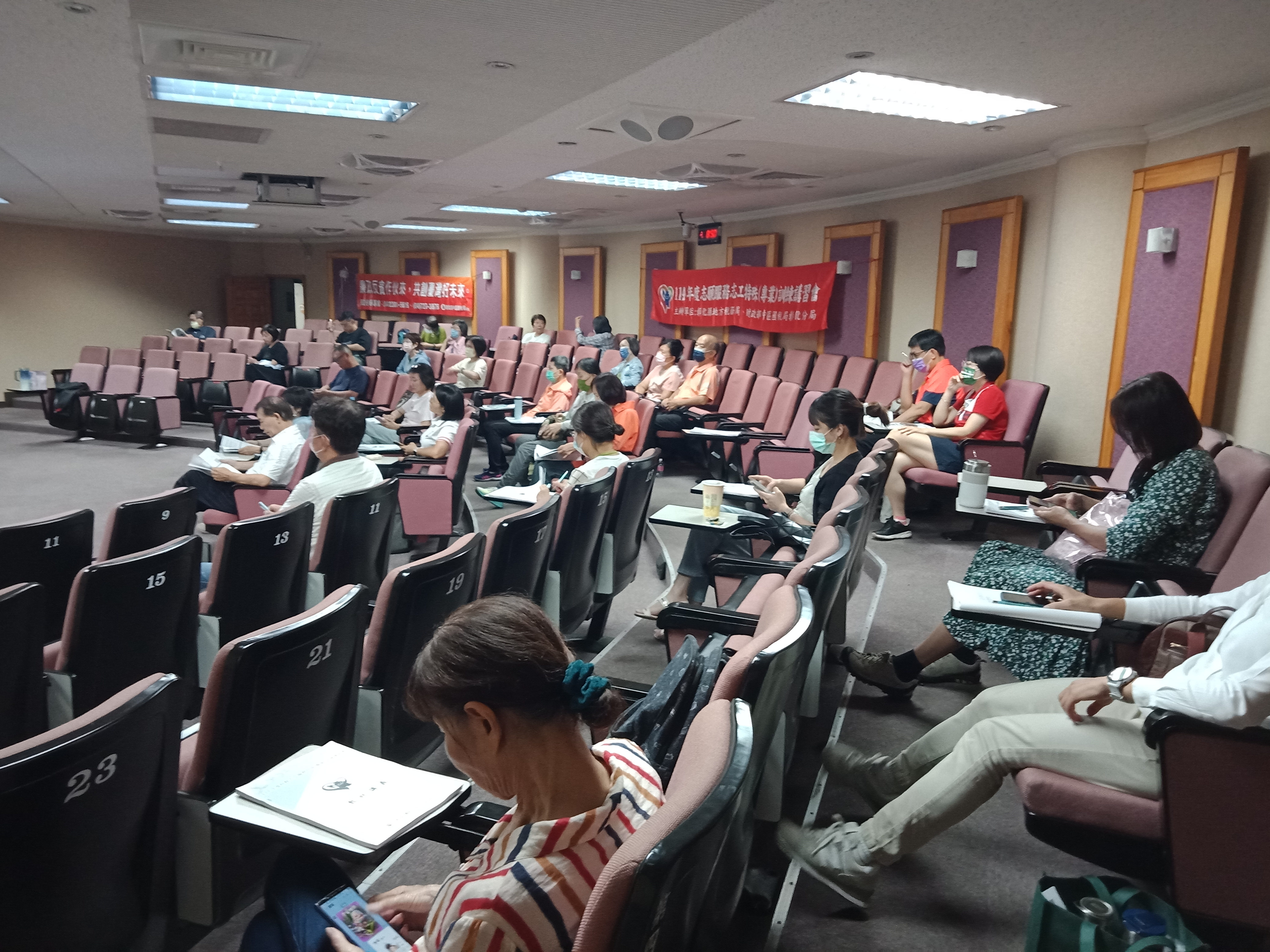 中區國稅局彰化分局舉辦「114年廉政志工專業訓練」中區國稅局彰化分局舉辦「114年廉政志工專業訓練」-參訓會場除志工外，也有業務單位同仁到場聽課