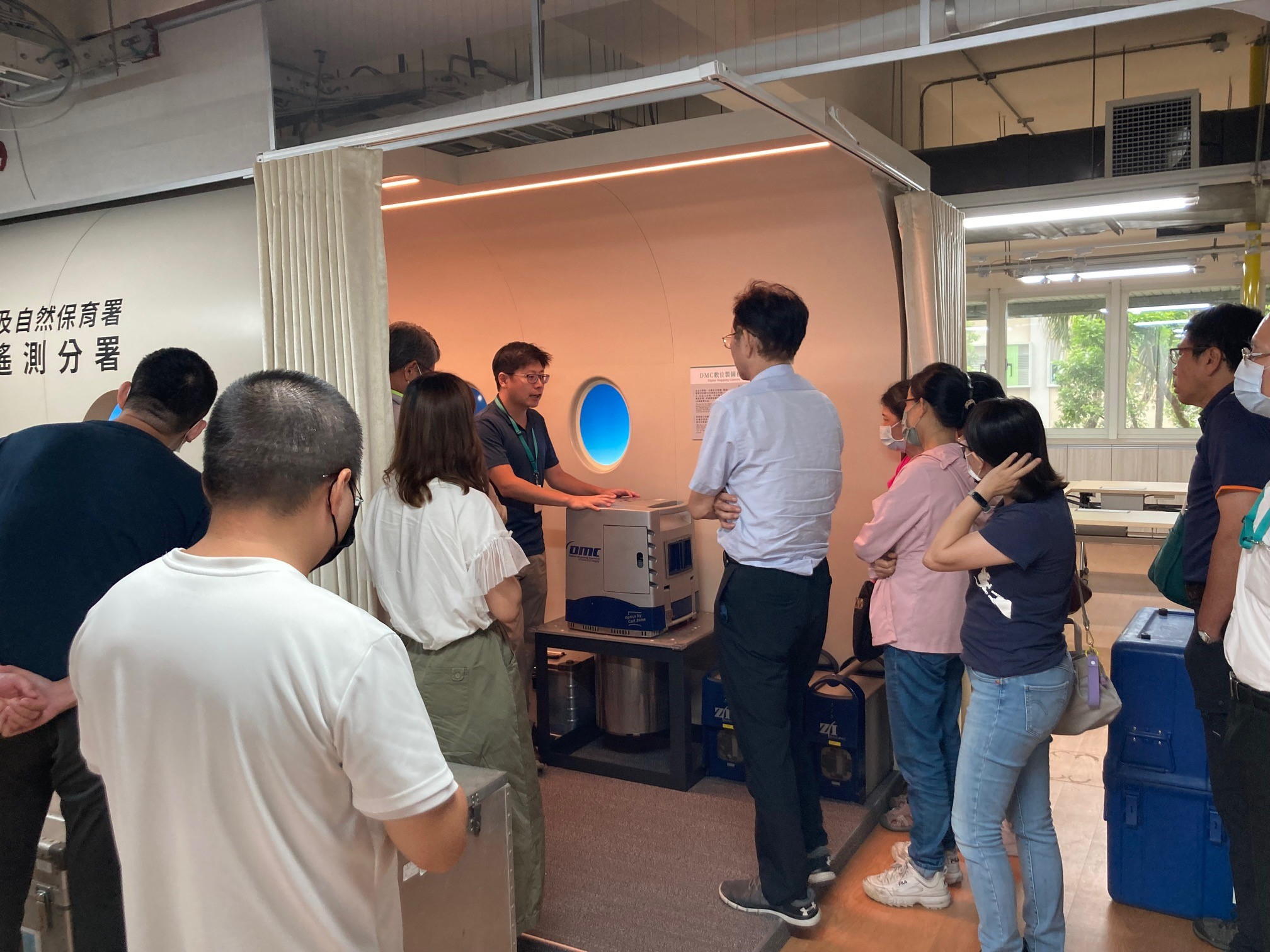 農業部辦理114年度廉政志工專業講習安排廉政志工進行機艙模擬實地航拍體驗