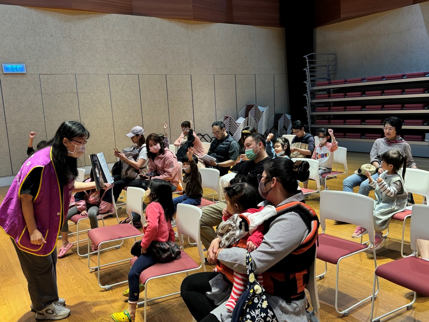 桃園市政府政風處攜手圖書館推動「Let’s Story 廉歡活動」龍潭分館